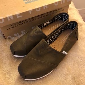Toms classic shoes